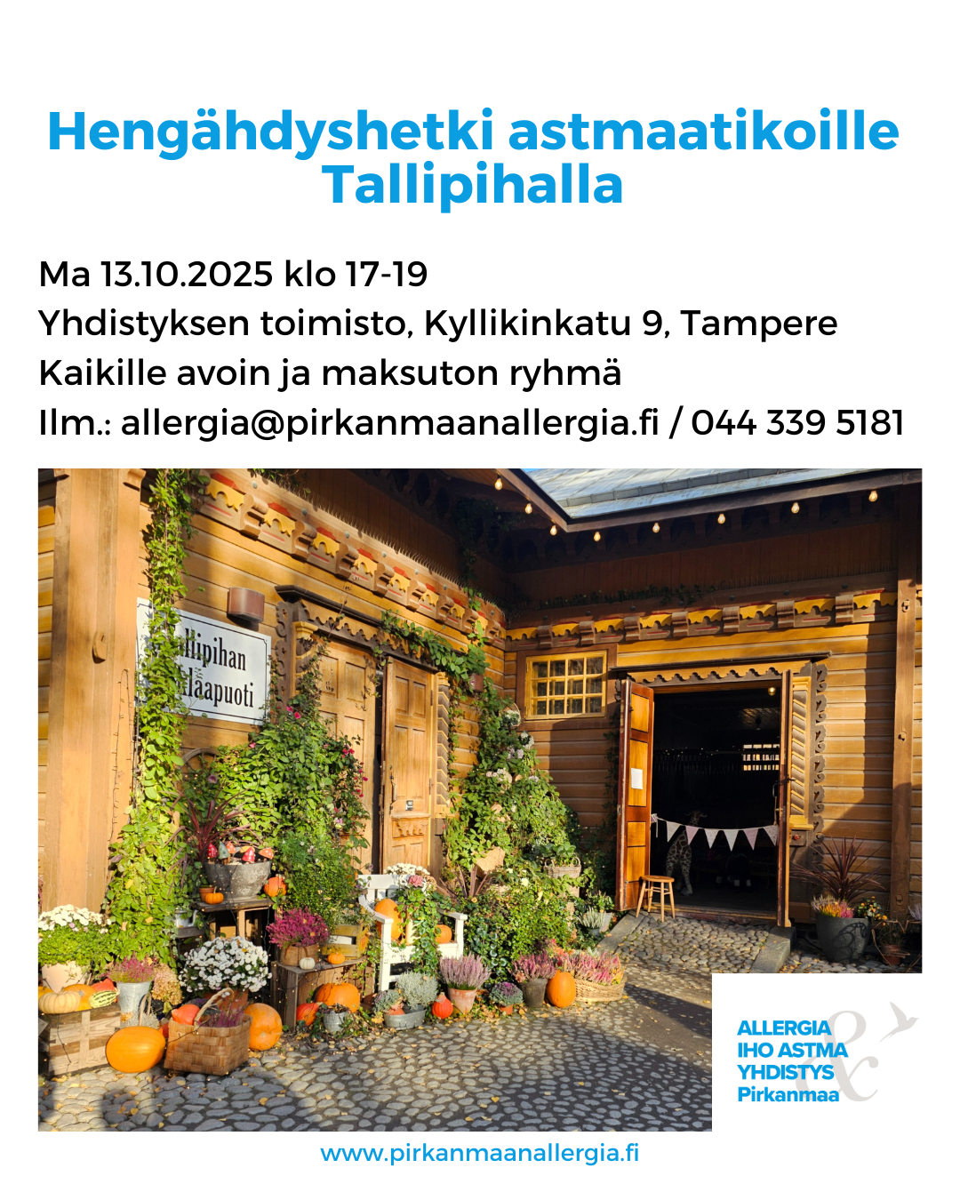 Kuvituskuvassa on Tallipihan Suklaapuoti -rakennus, jonka edustalla on kukkia ja kurpitsoja.