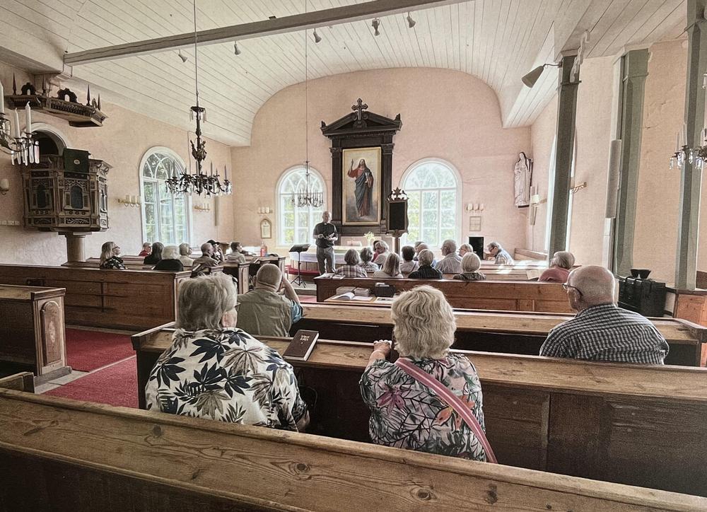 Lohjan Seudun Kristilliset Eläkeläiset tutustumassa Sammatin kirkkoon