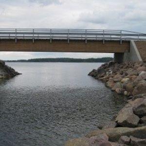 Uusi silta mereltä.