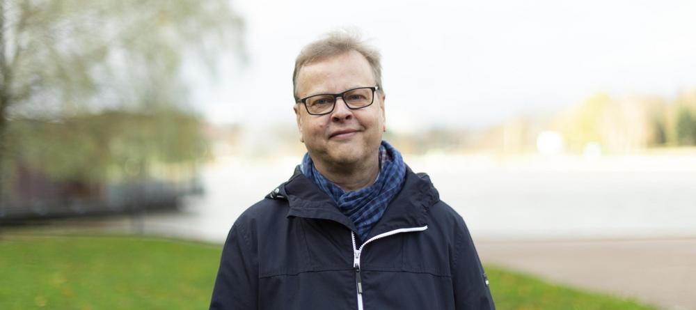 Työnohjaaja pitkällä hallitustyöskentely- ja johtamiskokemuksella. Erityiset osaamisalueet: kriisiytyneet ryhmät ja johtamis- sekä esihenkilövalmennus.