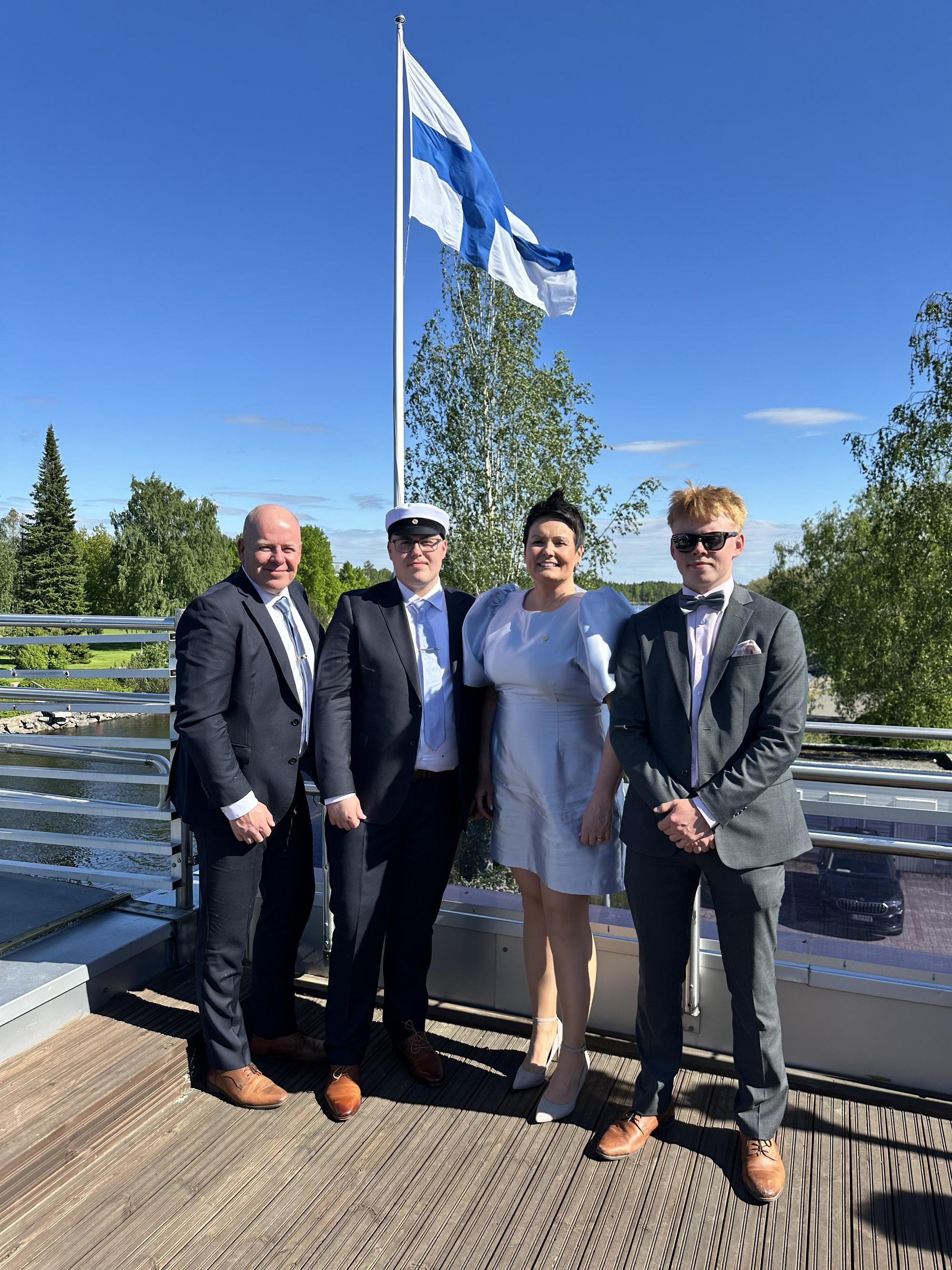 Kati Hynninen perheensä kanssa