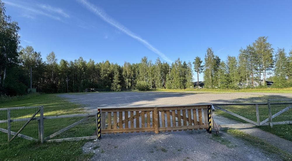 Mäntyharjun Kennelyhdistyksen aidattu koulutuskenttä.