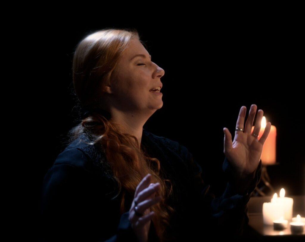 Kuva taiteellisesta johtajasta Sanna "Santtu" Kolasta